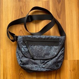 EUC lululemon festival bag